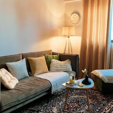 Entire Serviced Apartment With A Beautiful View 地拉那 外观 照片