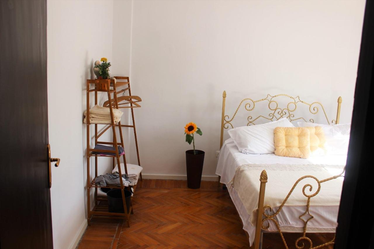 Entire Serviced Apartment With A Beautiful View 地拉那 外观 照片
